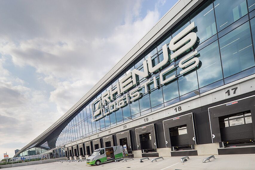 ConceptFolding 77 Klizni sistemi и ConceptWall 50 Fasade - Warehouse DC New Logic III налази се у Tilburg, The Netherlands