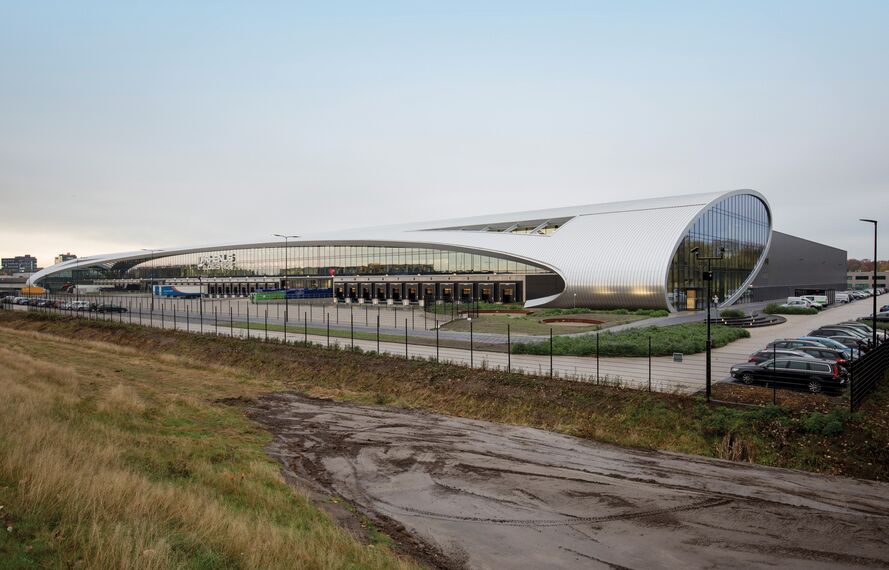 ConceptFolding 77 Klizni sistemi и ConceptWall 50 Fasade - Warehouse DC New Logic III налази се у Tilburg, The Netherlands