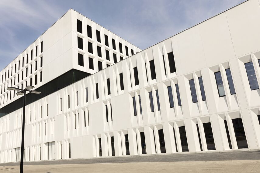 ConceptWall 50 Fasade и ConceptSystem 77 Prozori - College/University KULAB налази се у Brugge, Belgium