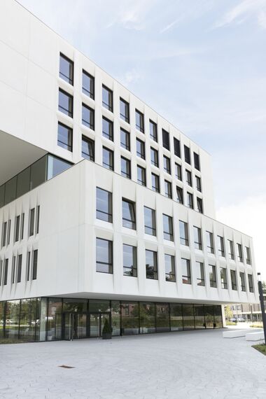 ConceptWall 50 Fasade и ConceptSystem 77 Prozori - College/University KULAB налази се у Brugge, Belgium