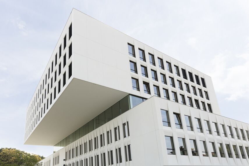 ConceptWall 50 Fasade и ConceptSystem 77 Prozori - College/University KULAB налази се у Brugge, Belgium