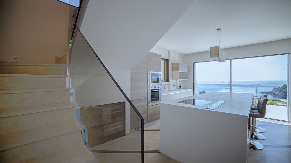 HiFinity Klizni sistemi и CS 77 Hidden Vent Prozori - Villa Seaside villas Syvota налази се у Igoumenitsa, Greece