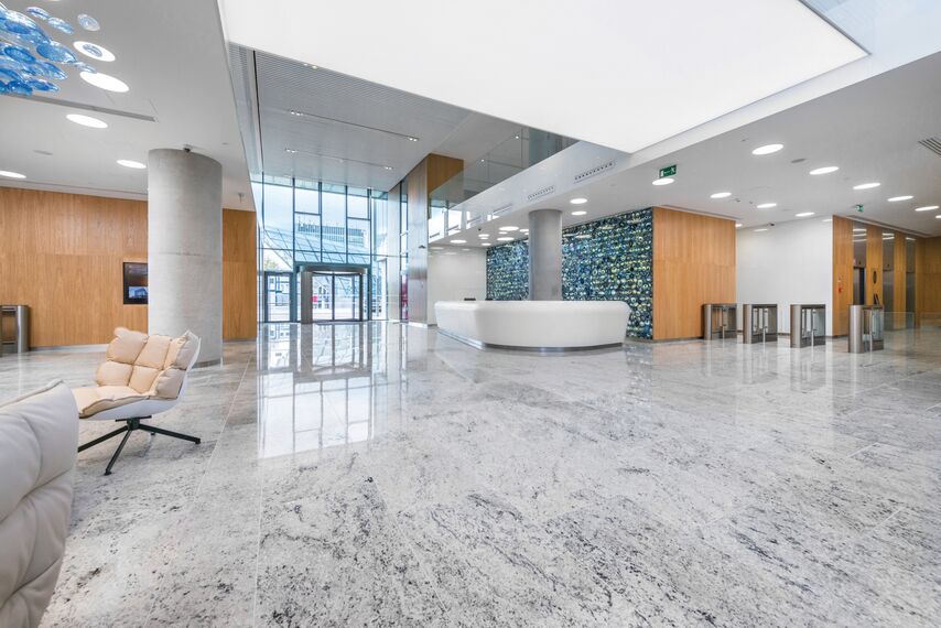 CW 50-HI Fasade и CW 50-SC Fasade - Office building West Station налази се у Warsaw, Poland