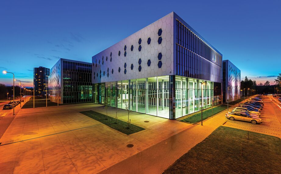 CI 45 Prozori, ConceptSystem 77 Vrata, ConceptSystem 77 Prozori и CW 50-HI Fasade - College/University National Centre  of Physical and Technological Sciences налази се у Vilnius, Lithuania