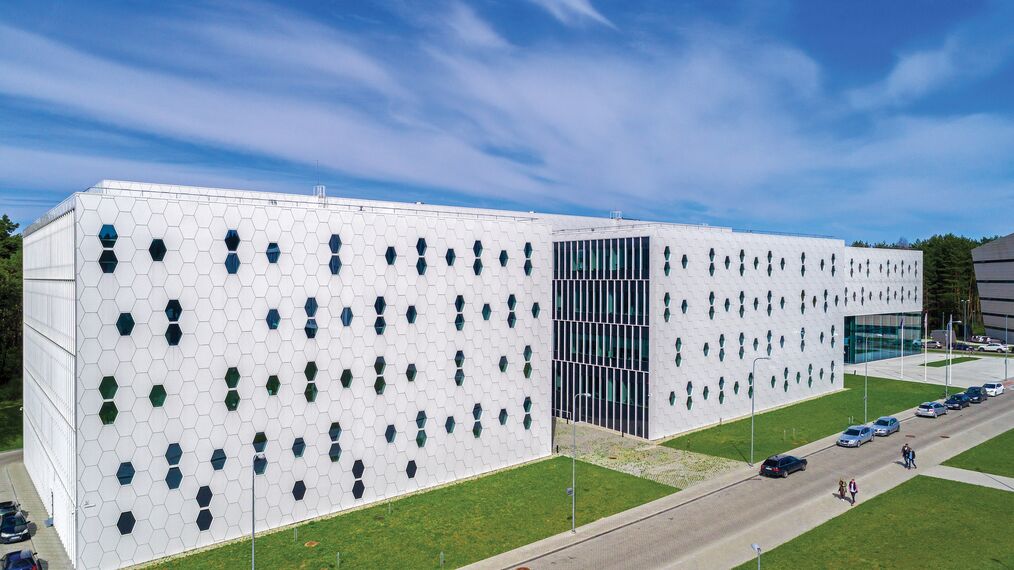 CI 45 Prozori, ConceptSystem 77 Vrata, ConceptSystem 77 Prozori и CW 50-HI Fasade - College/University National Centre  of Physical and Technological Sciences налази се у Vilnius, Lithuania