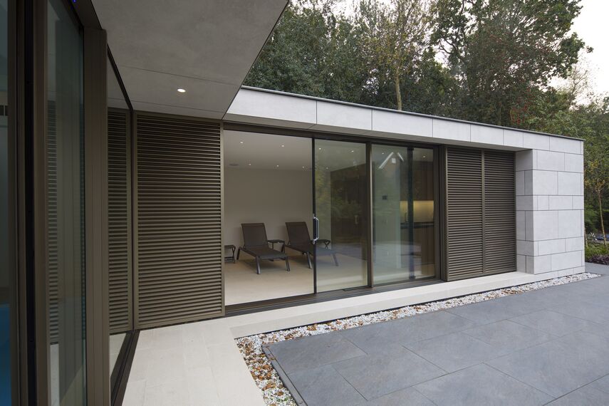 BriseSoleil 40 Sistemi za zaštitu od sunca, HiFinity Klizni sistemi и CS 86-HI (c) Отказани системи - Swimming pool Poolhouse Bergen налази се у Bergen, The Netherlands