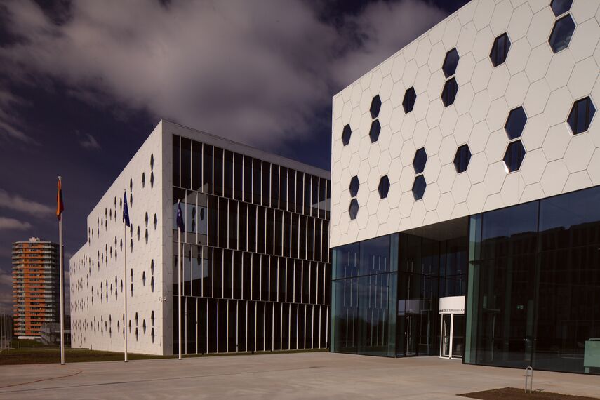 CI 45 Prozori, ConceptSystem 77 Vrata, ConceptSystem 77 Prozori и CW 50-HI Fasade - College/University National Centre  of Physical and Technological Sciences налази се у Vilnius, Lithuania