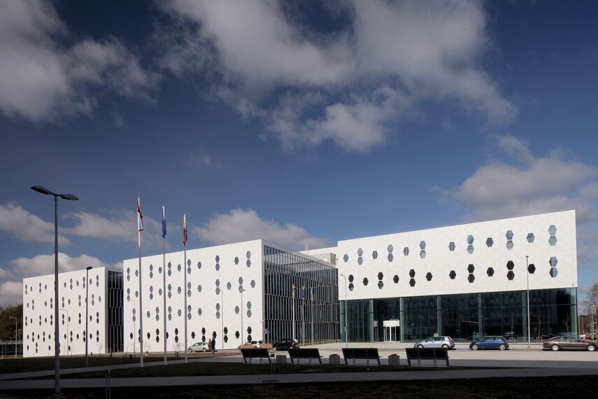 CI 45 Prozori, ConceptSystem 77 Vrata, ConceptSystem 77 Prozori и CW 50-HI Fasade - College/University National Centre  of Physical and Technological Sciences налази се у Vilnius, Lithuania