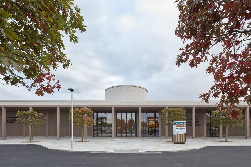 Entertainment National Memorial Arboretum налази се у Burton upon Trent, United Kingdom