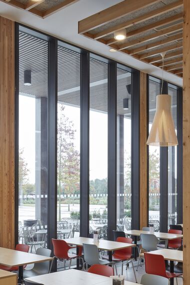 Entertainment National Memorial Arboretum налази се у Burton upon Trent, United Kingdom