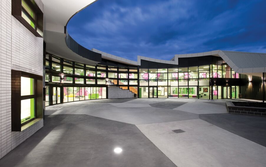 CW 50-HI Fasade - College/University Thomas Carr College Year 7 and 8 Centre налази се у Melbourne, Australia