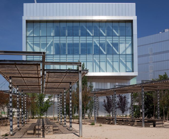 XS 68 Prozori, CW 65-EF Fasade, ConceptSystem 77 Prozori и CW 50-SC Fasade - Congress center Etopia Centre for Art and Technology налази се у Zaragosa, Spain