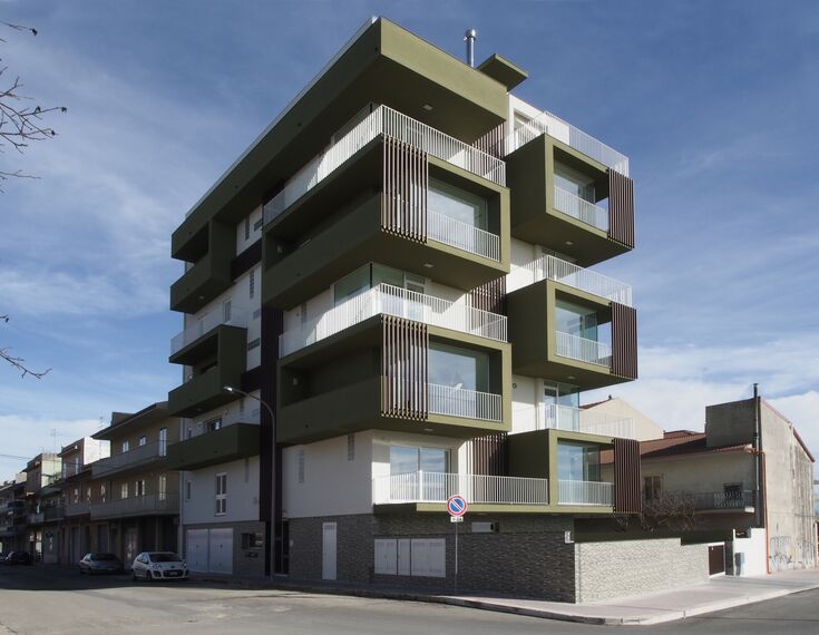 ConceptSystem 77 Prozori, ThermoSystem 68 Prozori и ConceptPatio 68 Klizni sistemi - Апартмански комплекс La casa sull'olivo налази се у Ragusa, Italy