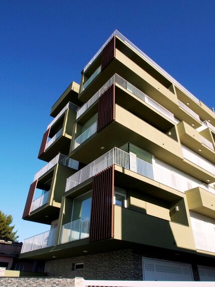 ConceptSystem 77 Prozori, ThermoSystem 68 Prozori и ConceptPatio 68 Klizni sistemi - Апартмански комплекс La casa sull'olivo налази се у Ragusa, Italy