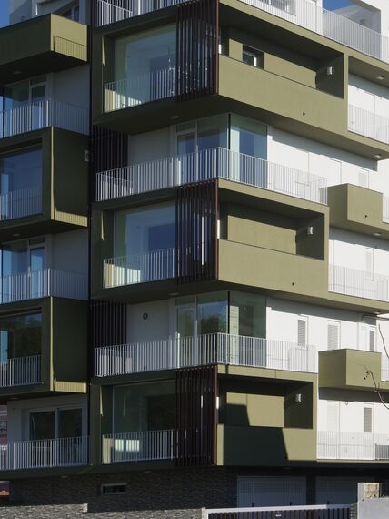 ConceptSystem 77 Prozori, ThermoSystem 68 Prozori и ConceptPatio 68 Klizni sistemi - Апартмански комплекс La casa sull'olivo налази се у Ragusa, Italy