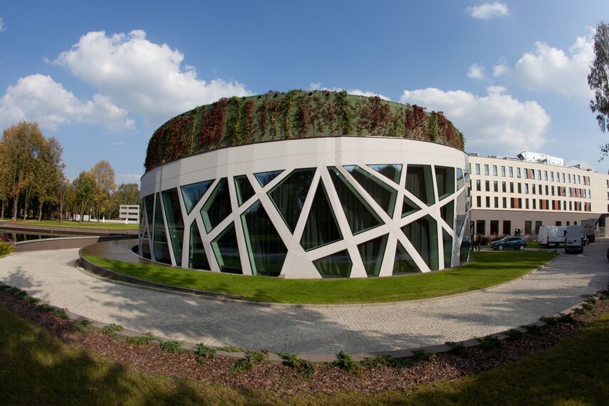 ConceptWall 50 Fasade, ConceptSystem 77 Prozori, ConceptSystem 59Pa Prozori и CW 50-SC Fasade - Narvil Hotel налази се у Serock, Poland