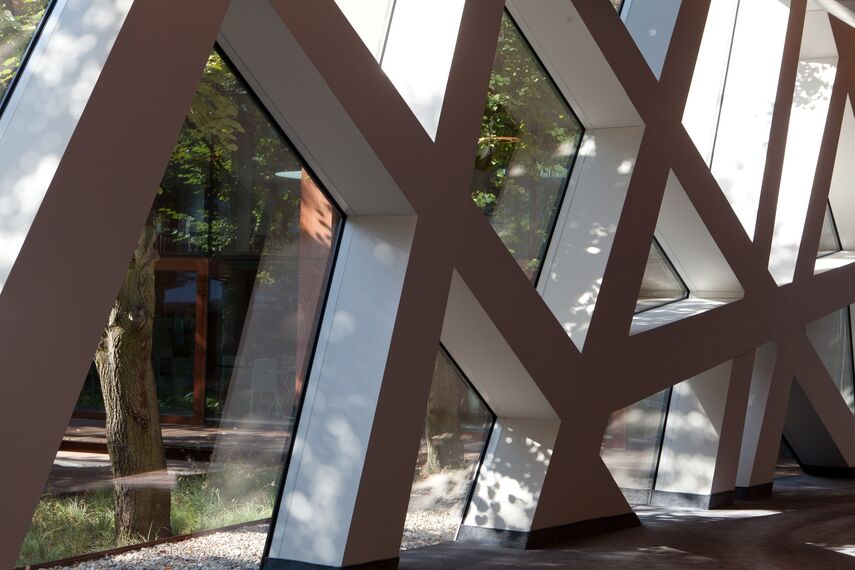 ConceptWall 50 Fasade, ConceptSystem 77 Prozori, ConceptSystem 59Pa Prozori и CW 50-SC Fasade - Narvil Hotel налази се у Serock, Poland