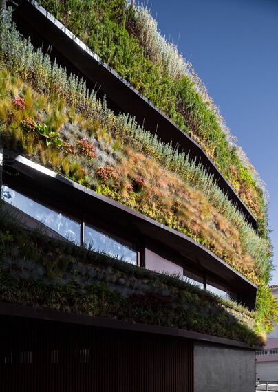 ConceptWall 50 Fasade, CP 50 Klizni sistemi и ConceptRoof 120 Staklene bašte - House Bio-inspired Private House налази се у Lisbon, Portugal