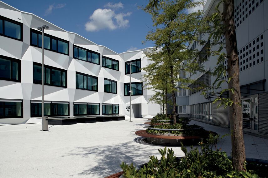 College/University University of Lucerne налази се у Lucerne, Switzerland