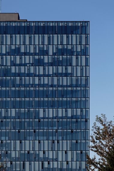 ConceptWall 86 Fasade - Office building Höfdatorg налази се у Reykjavik, Iceland