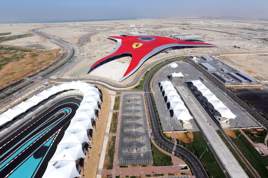 ConceptWall 86 Fasade - Race track Ferrari World Abu Dhabi налази се у Abu Dhabi, United Arab Emirates