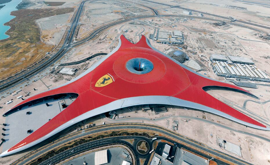 ConceptWall 86 Fasade - Race track Ferrari World Abu Dhabi налази се у Abu Dhabi, United Arab Emirates