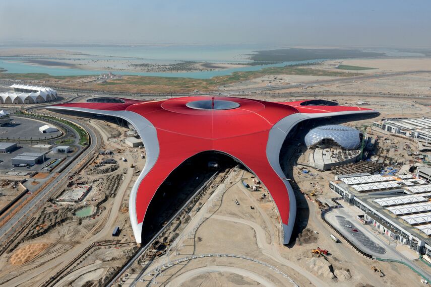 ConceptWall 86 Fasade - Race track Ferrari World Abu Dhabi налази се у Abu Dhabi, United Arab Emirates