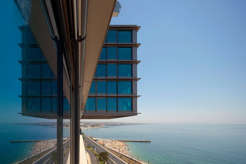 ConceptSystem 77 Prozori и ConceptSystem 77 Vrata - Апартмански комплекс Estoril sol residence complex налази се у Cascais, Portugal