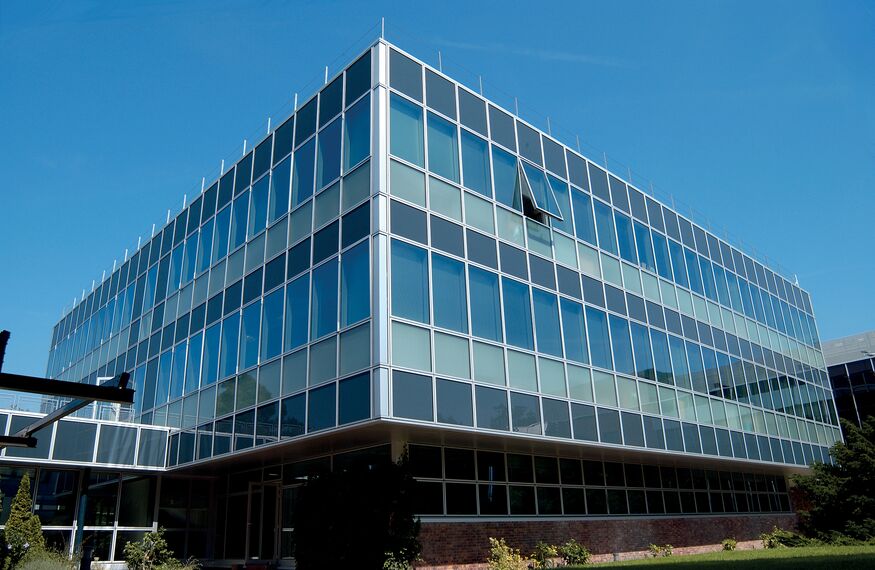 ConceptWall 86 Fasade - College/University Insead налази се у Fontainebleau, France