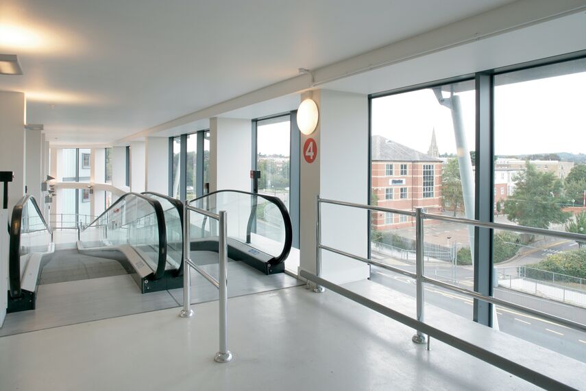 ConceptWall 50 Fasade - Апартмански комплекс Sainsbury's Maidenhead налази се у Maidenhead, United Kingdom