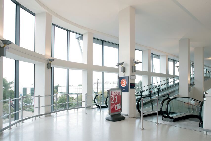 ConceptWall 50 Fasade - Апартмански комплекс Sainsbury's Maidenhead налази се у Maidenhead, United Kingdom