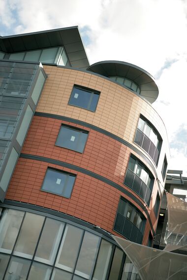 ConceptWall 50 Fasade - Апартмански комплекс Sainsbury's Maidenhead налази се у Maidenhead, United Kingdom