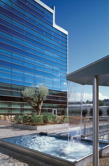 ConceptWall 50 Fasade, ConceptSystem 68 Prozori и ConceptSystem 68 Vrata - Hotel/Holiday complex Crowne Plaza Hotel налази се у Geneva, Switzerland