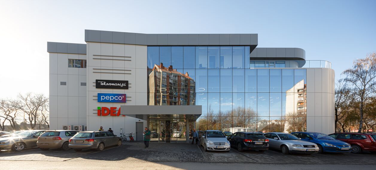 ConceptSystem 77 Prozori, ConceptSystem 77 Vrata, ConceptWall 50 Fasade и CW 50-SC Fasade - TC PROZIVKA налази се у Subotica, Serbia
