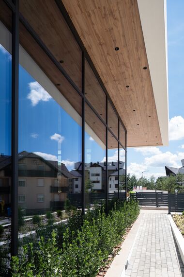 ConceptWall 50 Fasade, ConceptSystem 77 Prozori и ConceptSystem 77 Vrata - Hotel Bor налази се у Zlatibor, Serbia