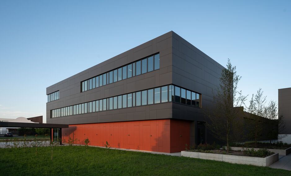 ConceptWall 50 Fasade, ConceptSystem 77 Vrata и ConceptSystem 77 Prozori - Drina Plastika налази се у Nova Pazova, Serbia