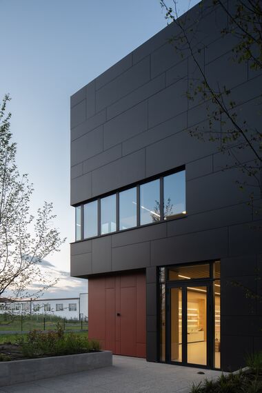 ConceptWall 50 Fasade, ConceptSystem 77 Vrata и ConceptSystem 77 Prozori - Drina Plastika налази се у Nova Pazova, Serbia