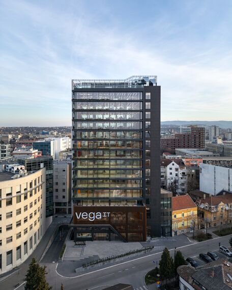 ConceptWall 50 Fasade, SlimLine 38 Prozori и SlimLine 38 Vrata - Vega IT налази се у Novi Sad, Serbia