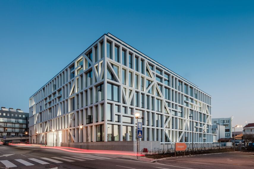 ConceptWall 50 Fasade и ConceptSystem 59Pa Vrata - Urbo Business Center налази се у Porto, Portugal