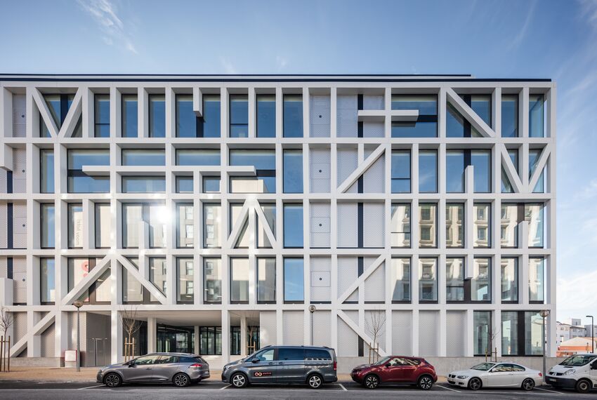 ConceptWall 50 Fasade и ConceptSystem 59Pa Vrata - Urbo Business Center налази се у Porto, Portugal