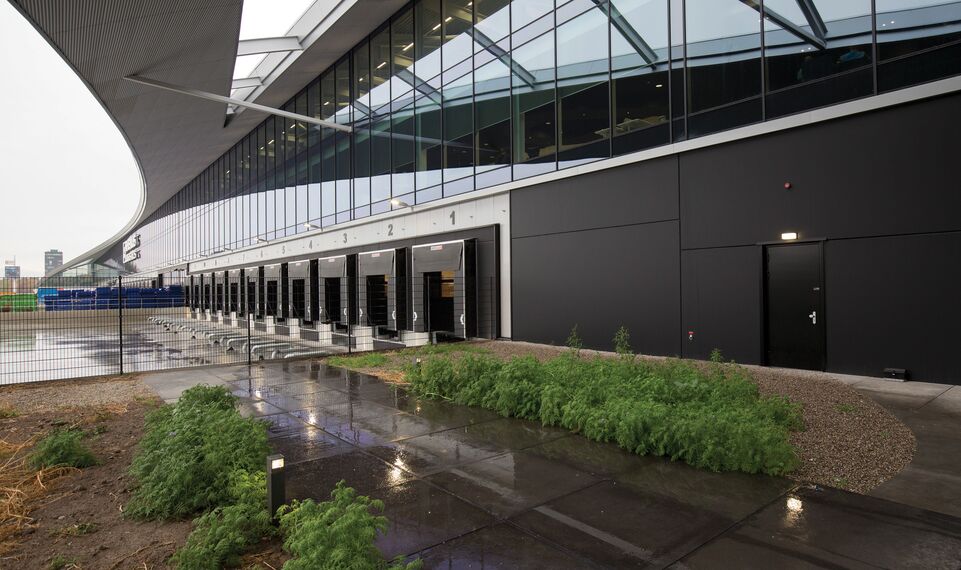 ConceptFolding 77 Klizni sistemi и ConceptWall 50 Fasade - DC New Logic III налази се у Tilburg, The Netherlands