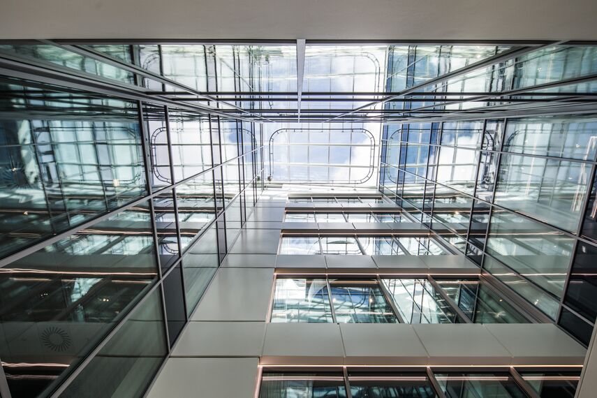 ConceptWall 50 Fasade, ConceptWall 86 Fasade, ConceptSystem 77 Prozori, ConceptSystem 68 Prozori и CW 50-FP Fasade - Office building Jersey Esplanade налази се у Jersey, United Kingdom