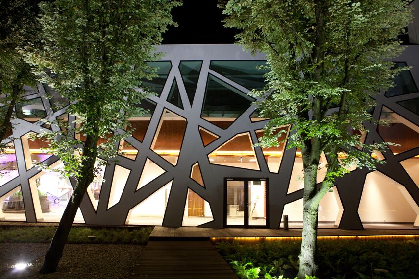 ConceptWall 50 Fasade, ConceptSystem 77 Prozori, ConceptSystem 59Pa Prozori и CW 50-SC Fasade - Narvil Hotel налази се у Serock, Poland