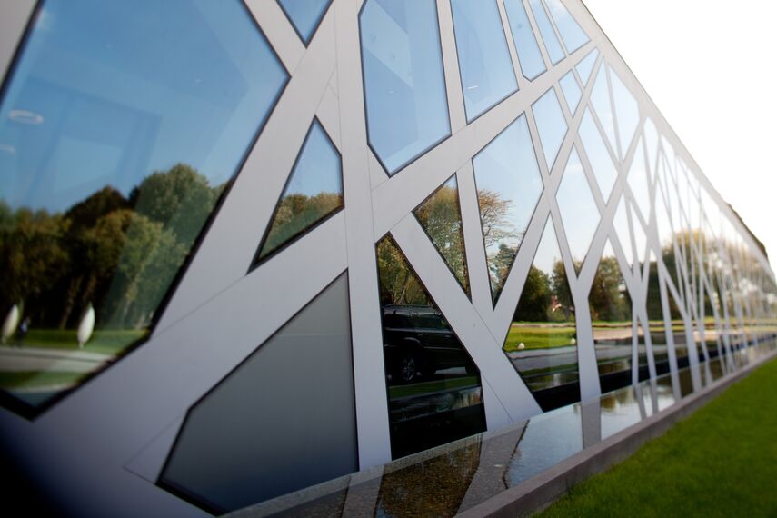 ConceptWall 50 Fasade, ConceptSystem 77 Prozori, ConceptSystem 59Pa Prozori и CW 50-SC Fasade - Narvil Hotel налази се у Serock, Poland