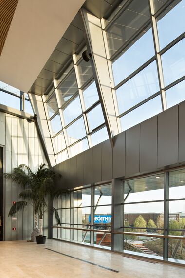 ConceptSystem 59Pa Prozori, CW 50-ALU ON STEEL Fasade, ES 50 Prozori, CW 50 Standard Fasade, CW 50 Fasade и CS 59Pa Clampable Door Vrata - Puerto Venecia налази се у Zaragosa, Spain