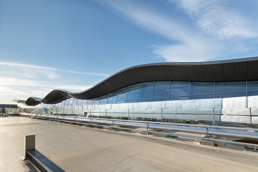 ConceptSystem 59Pa Prozori, CW 50-ALU ON STEEL Fasade, ES 50 Prozori, CW 50 Standard Fasade, CW 50 Fasade и CS 59Pa Clampable Door Vrata - Puerto Venecia налази се у Zaragosa, Spain