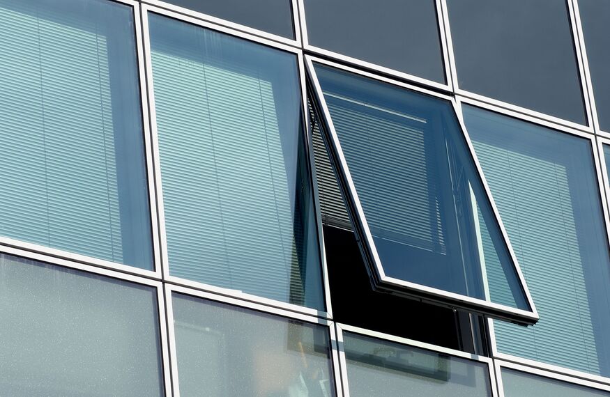 ConceptWall 86 Fasade - College/University Insead налази се у Fontainebleau, France