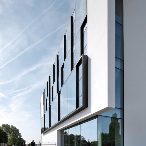 HiFinity Klizni sistemi, BriseSoleil 100 Sistemi za zaštitu od sunca, MasterLine 8 Prozori, CW 60-SC Fasade, CW 86 Standard Fasade и CW 86-EF Fasade - Office building Reynaers Campus: Experience Centre налази се у Duffel, Belgium