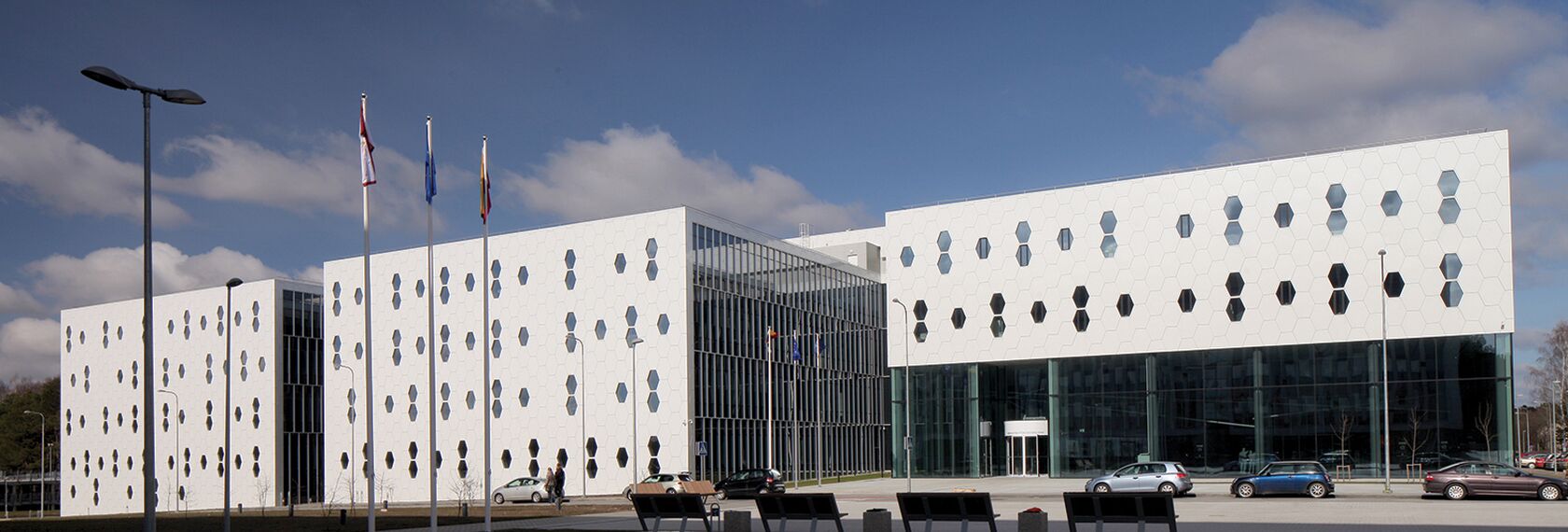 CI 45 Prozori, ConceptSystem 77 Vrata, ConceptSystem 77 Prozori и CW 50-HI Fasade - College/University National Centre  of Physical and Technological Sciences налази се у Vilnius, Lithuania