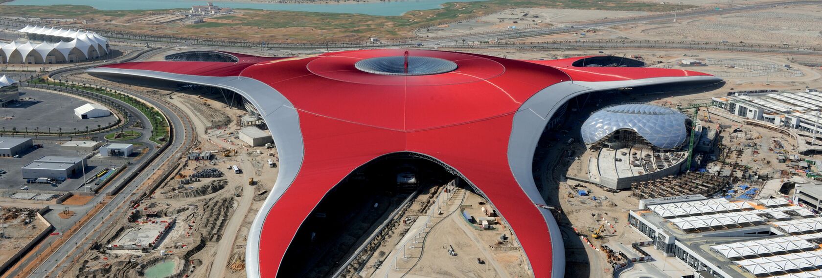 ConceptWall 86 Fasade - Race track Ferrari World Abu Dhabi налази се у Abu Dhabi, United Arab Emirates